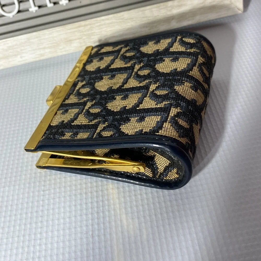 Dior kiss lock short purse